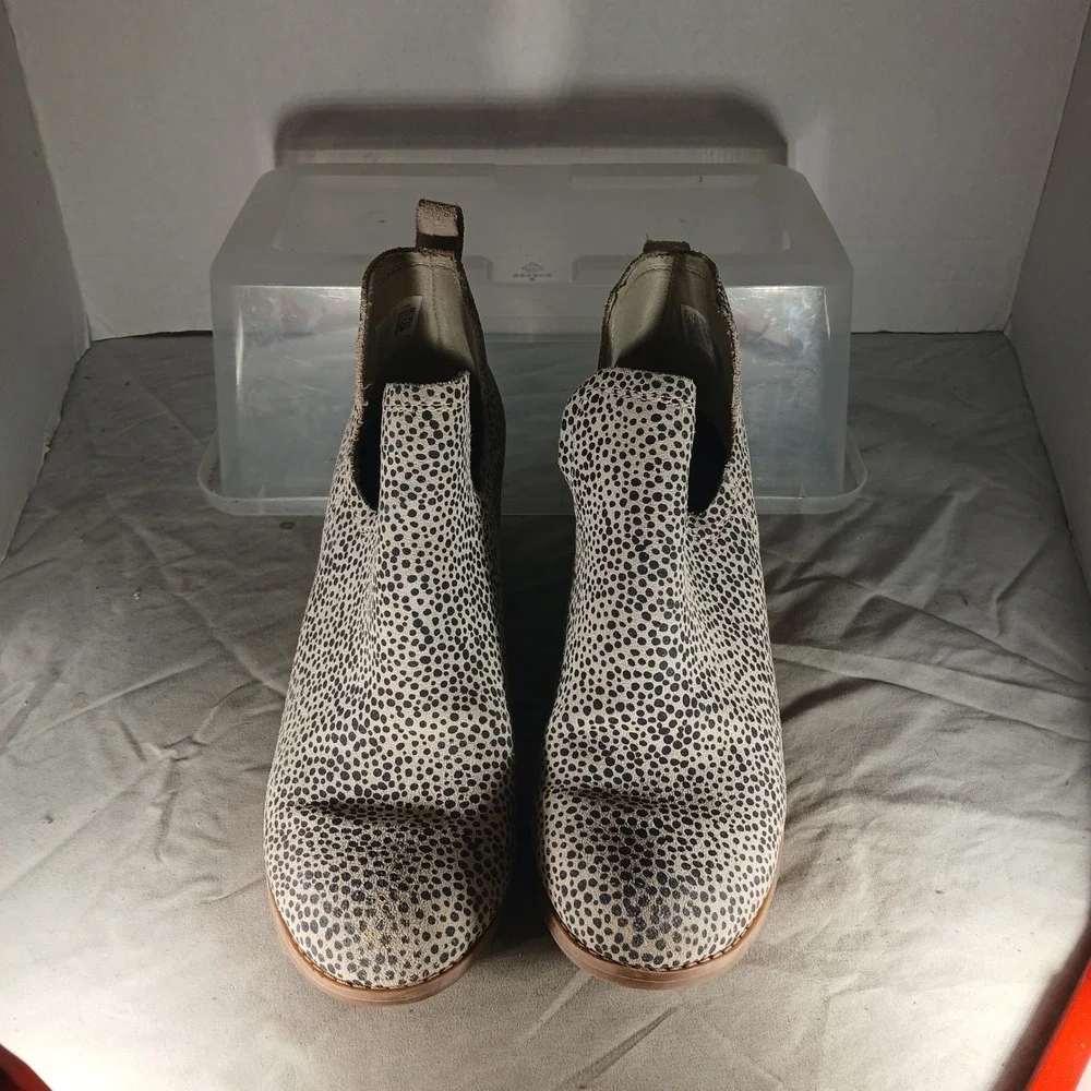 TOMS Wedge Booties 8.5 Cream Black Animal Print Spotted Hair-on-Hide Ankle Boots